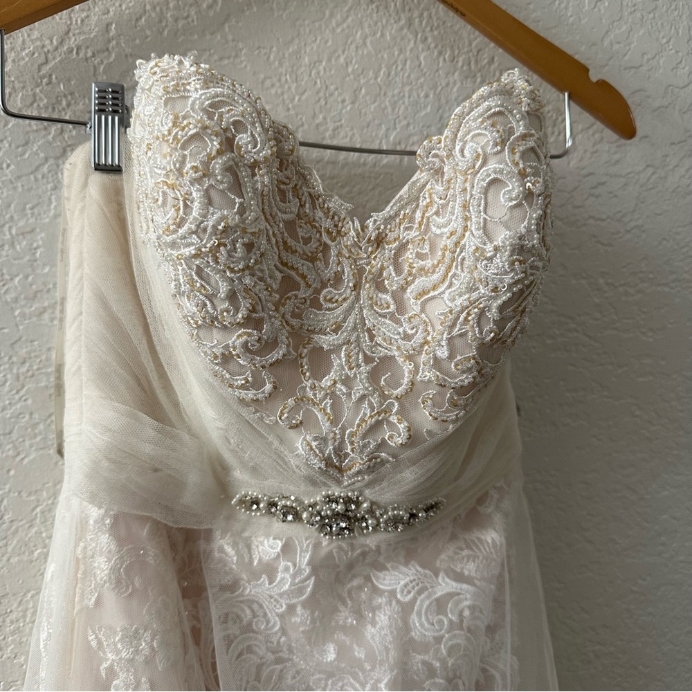 Stella York lace Fit and Flare Wedding Dress - Picture 8 of 11